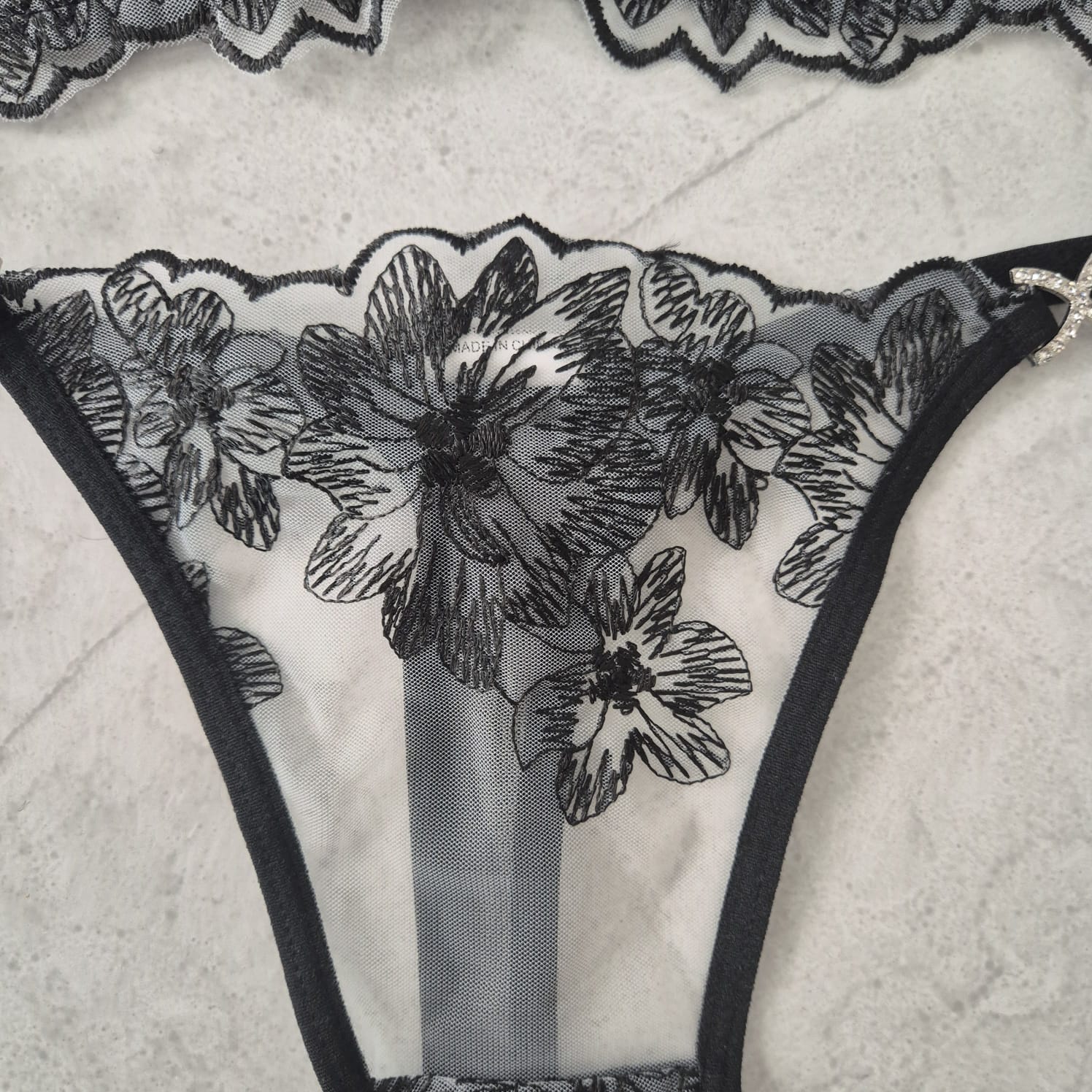 Lencería de Encaje Floral Noir