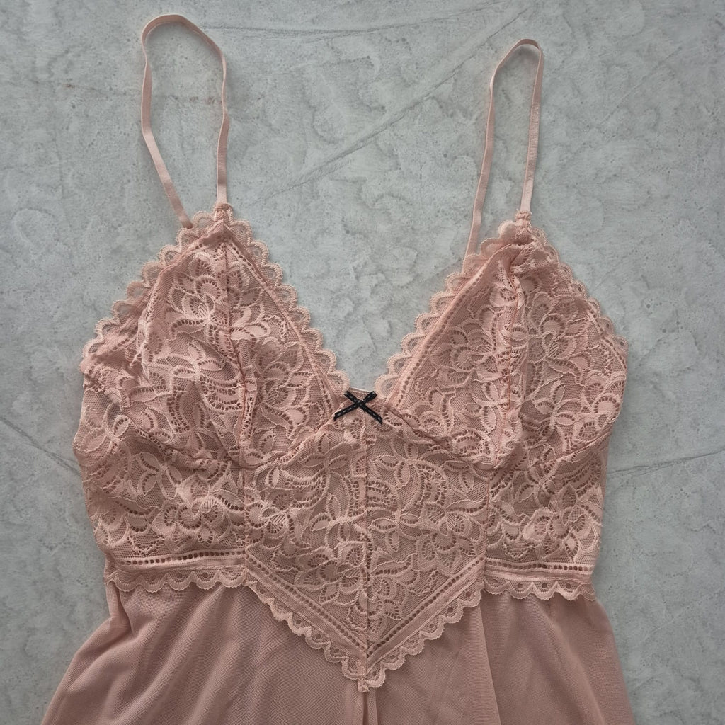 Vestido Babydoll de Encaje y Malla | Palo de rosa