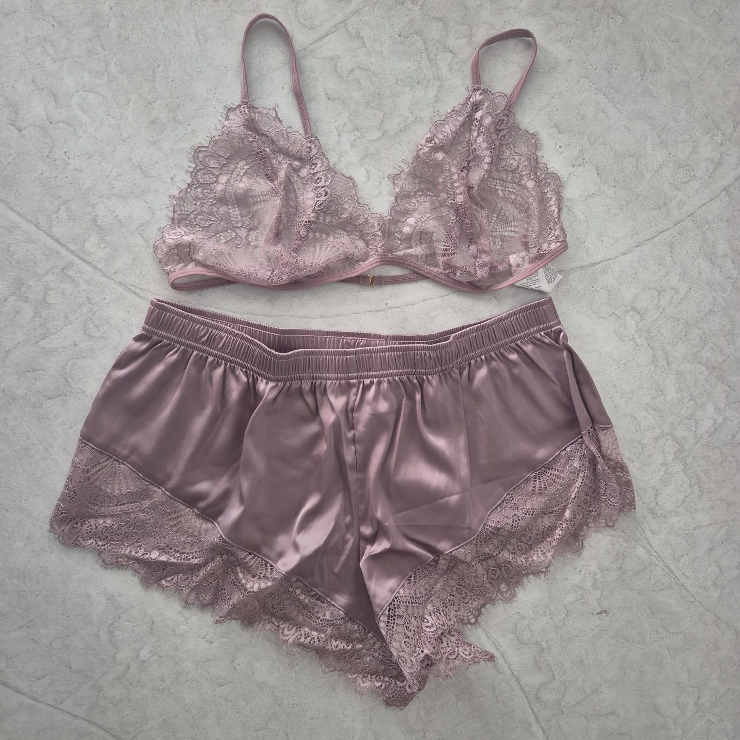 Set de Lencería / Pijama Satín y Encaje