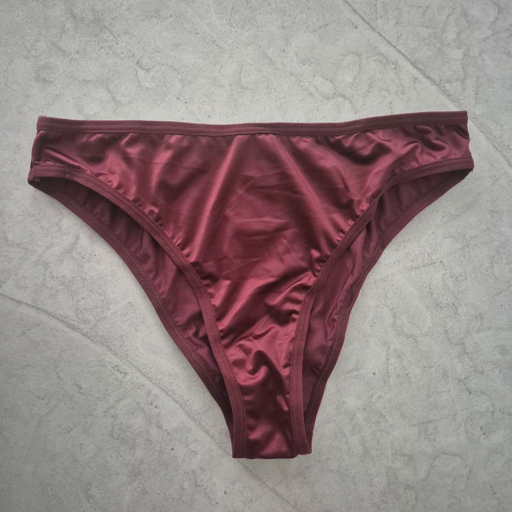 Set de Lencería Satín Confort con Varilla Externa – Vinotinto / Borgoña