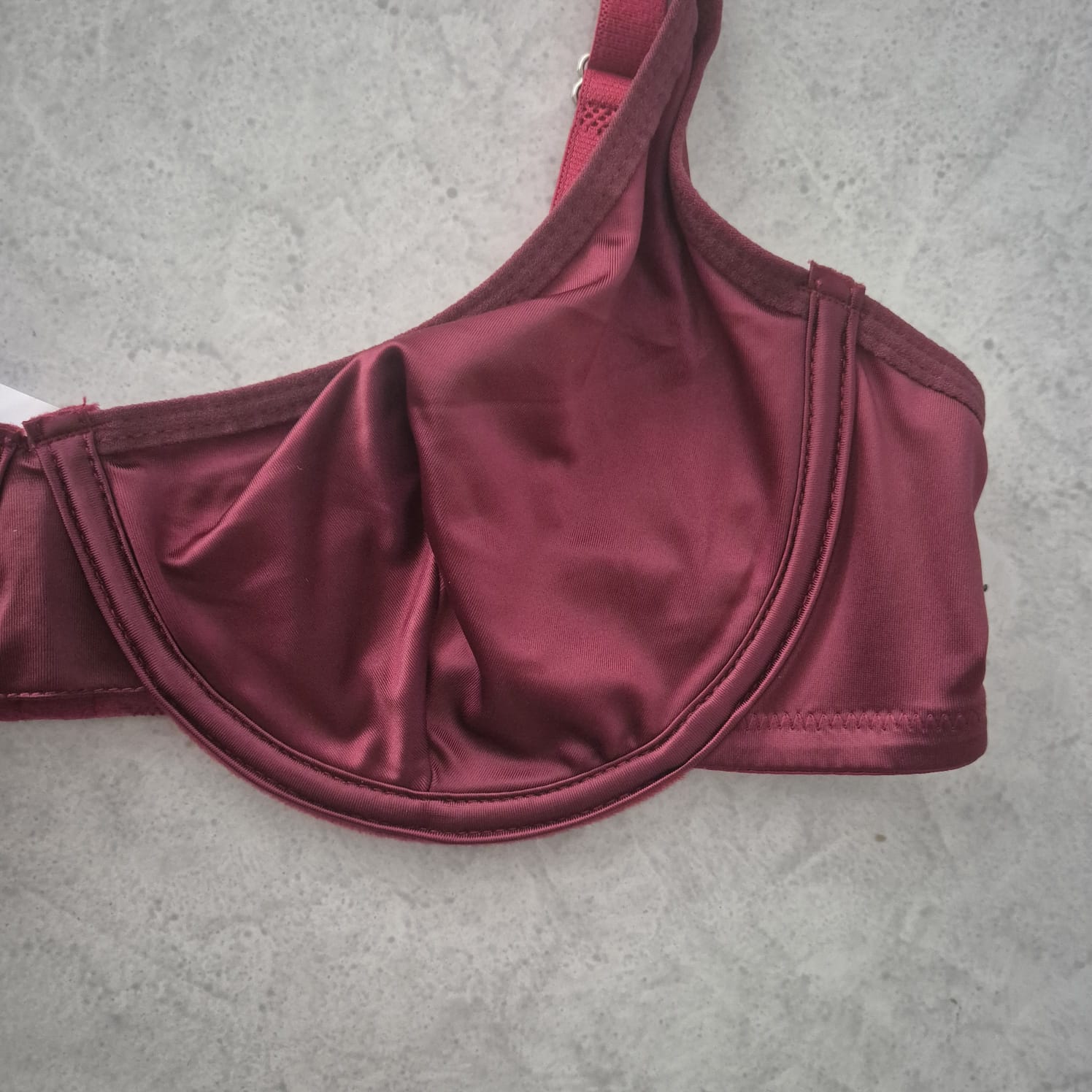Set de Lencería Satín Confort con Varilla Externa – Vinotinto / Borgoña