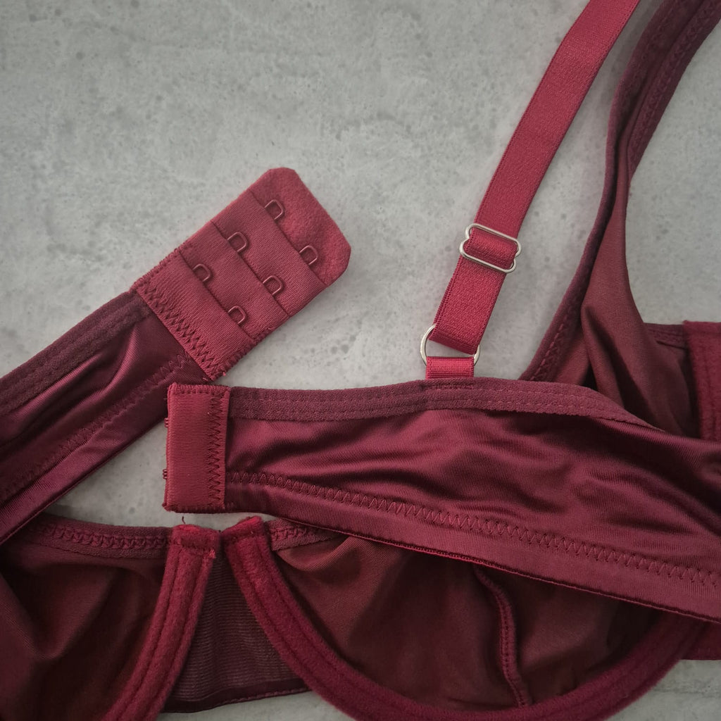 Set de Lencería Satín Confort con Varilla Externa – Vinotinto / Borgoña